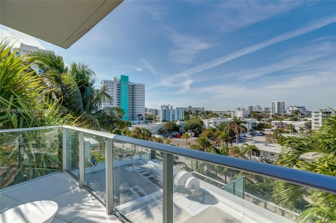 For Sale: $2,399,000 (3 beds, 3 baths, 2419 Square Feet)