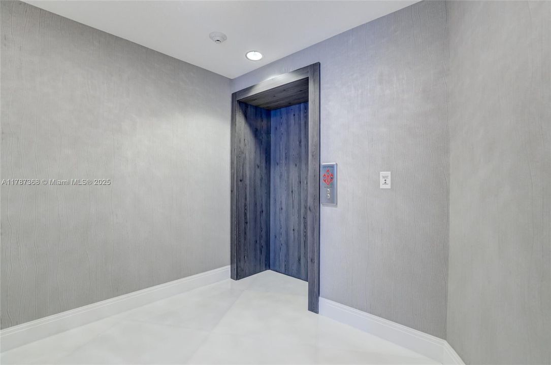 For Sale: $2,399,000 (3 beds, 3 baths, 2419 Square Feet)