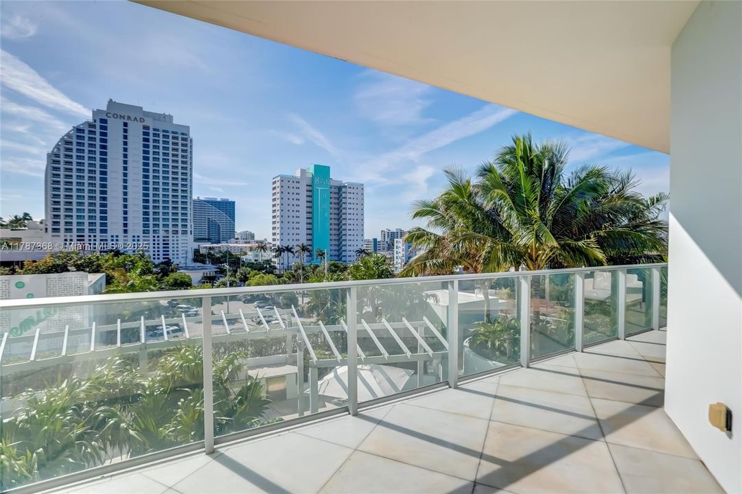 For Sale: $2,399,000 (3 beds, 3 baths, 2419 Square Feet)