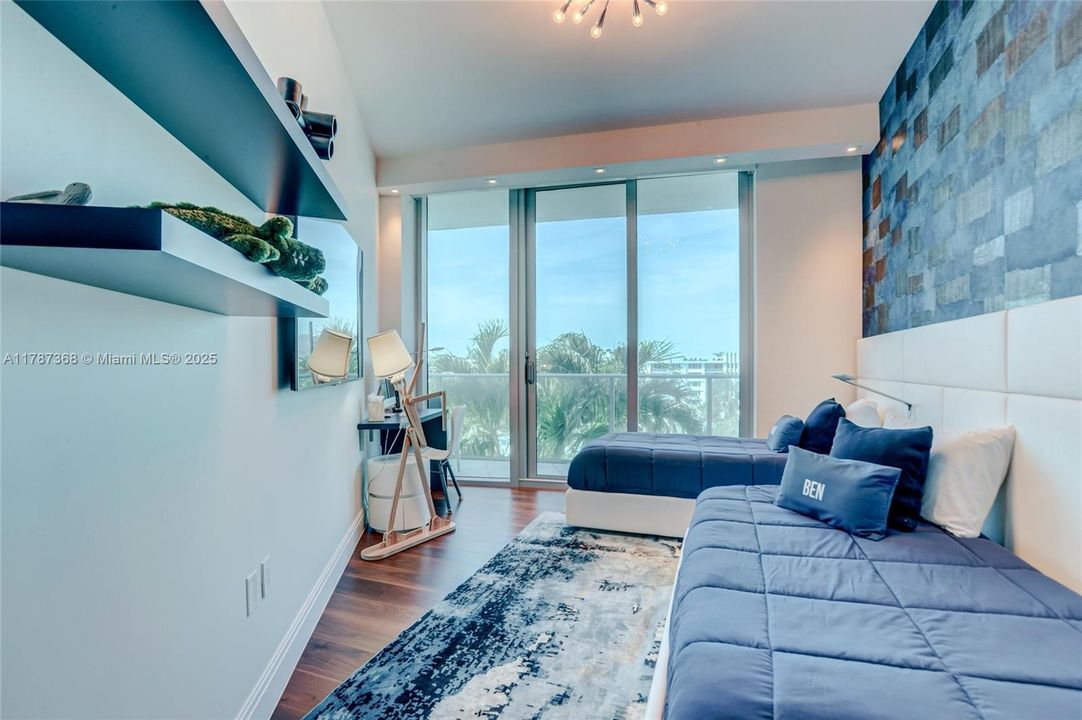 For Sale: $2,399,000 (3 beds, 3 baths, 2419 Square Feet)