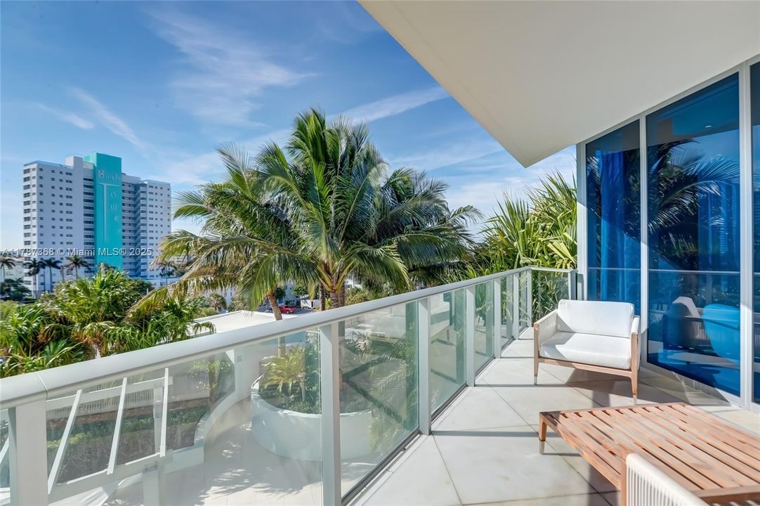 For Sale: $2,399,000 (3 beds, 3 baths, 2419 Square Feet)