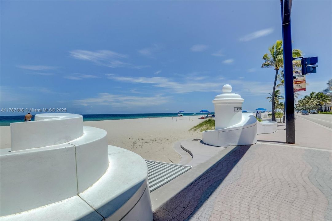 For Sale: $2,399,000 (3 beds, 3 baths, 2419 Square Feet)