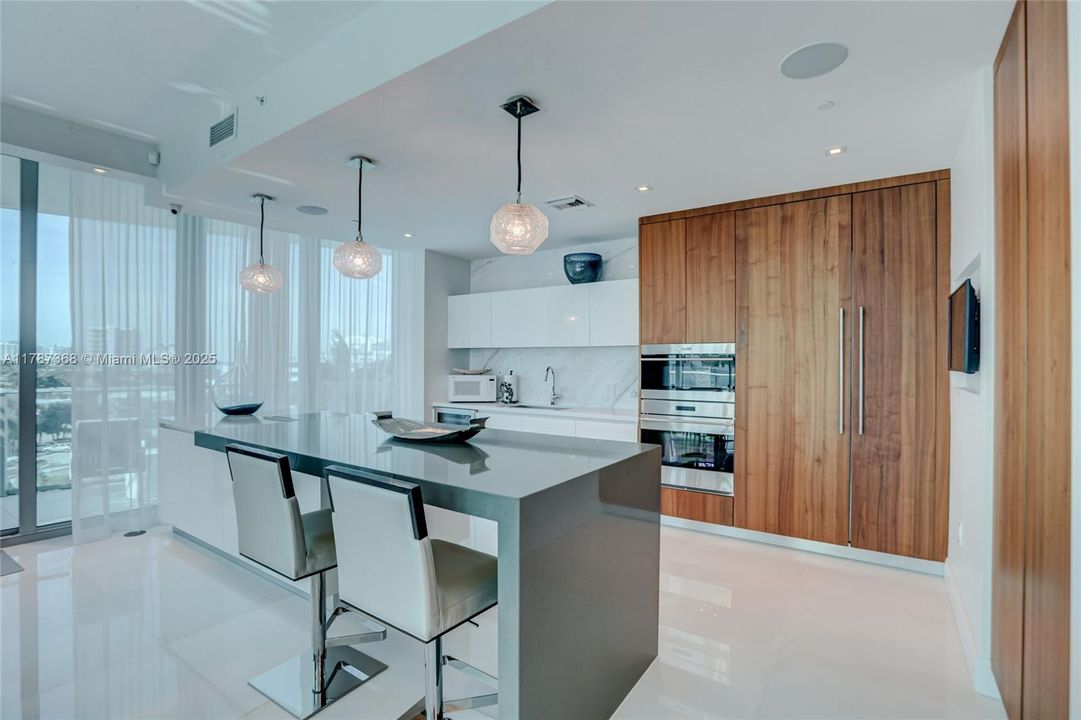 For Sale: $2,399,000 (3 beds, 3 baths, 2419 Square Feet)