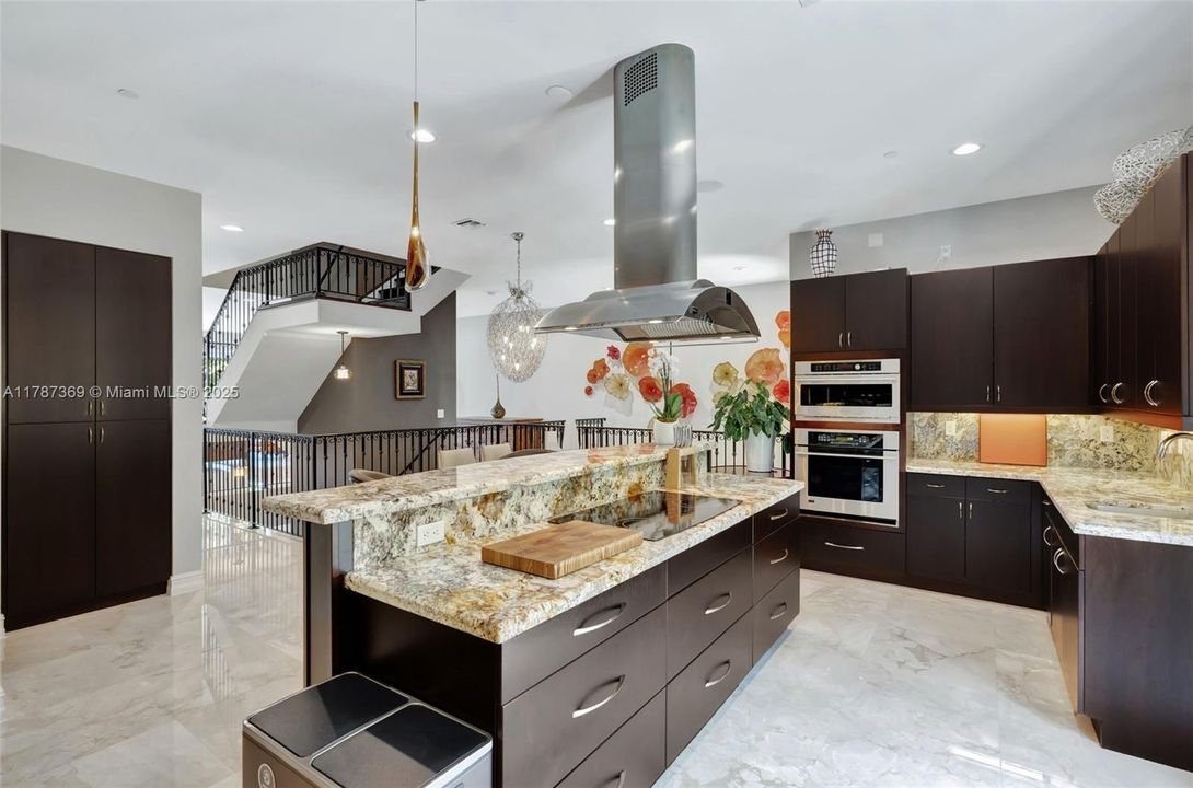 Recently Sold: $1,870,000 (4 beds, 2 baths, 4041 Square Feet)