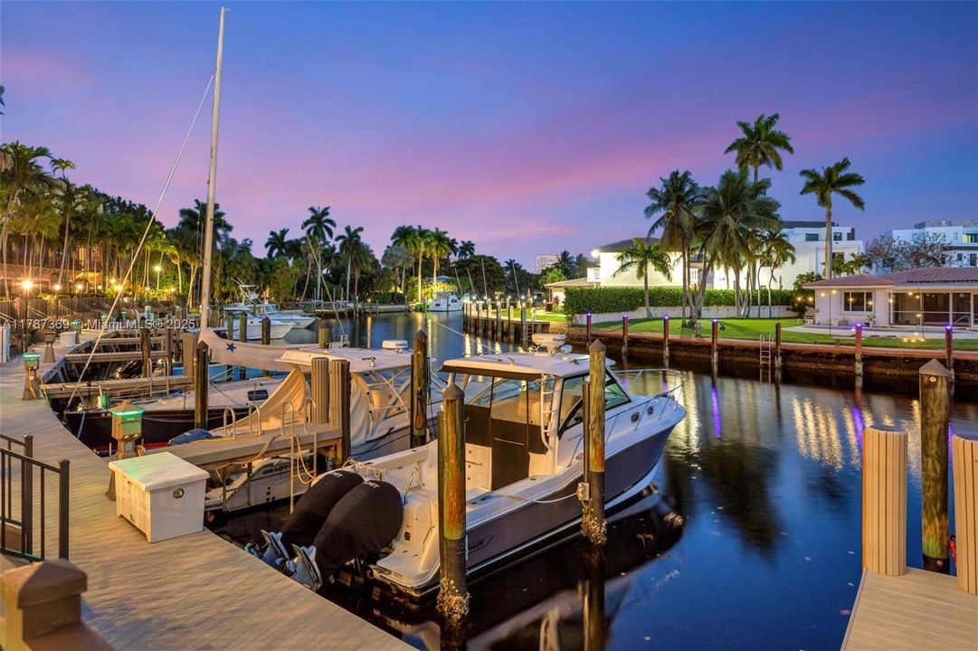 Recently Sold: $1,870,000 (4 beds, 2 baths, 4041 Square Feet)