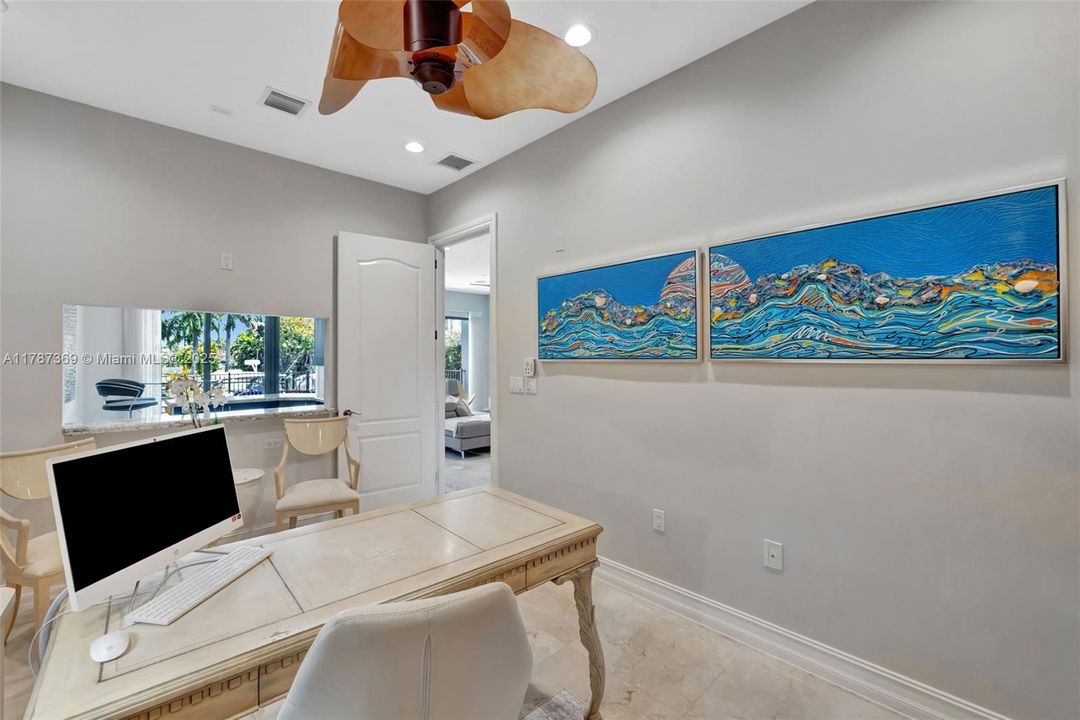 1st level: 4th bedroom / office