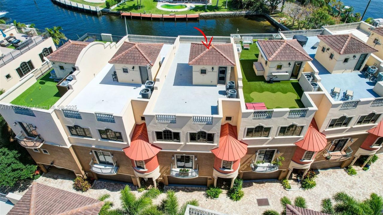 Recently Sold: $1,870,000 (4 beds, 2 baths, 4041 Square Feet)