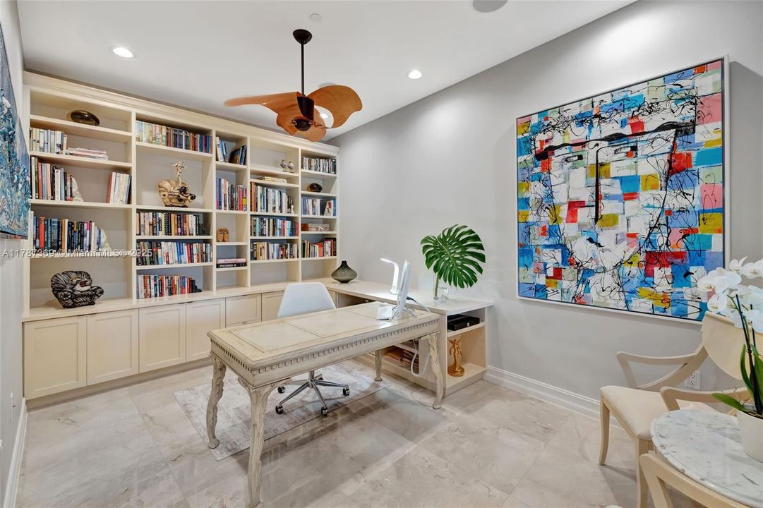 1st level: 4th bedroom / office