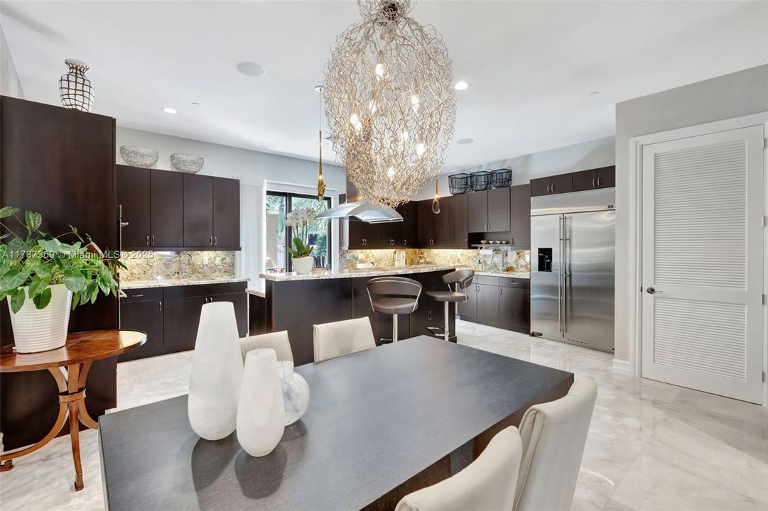 Recently Sold: $1,870,000 (4 beds, 2 baths, 4041 Square Feet)