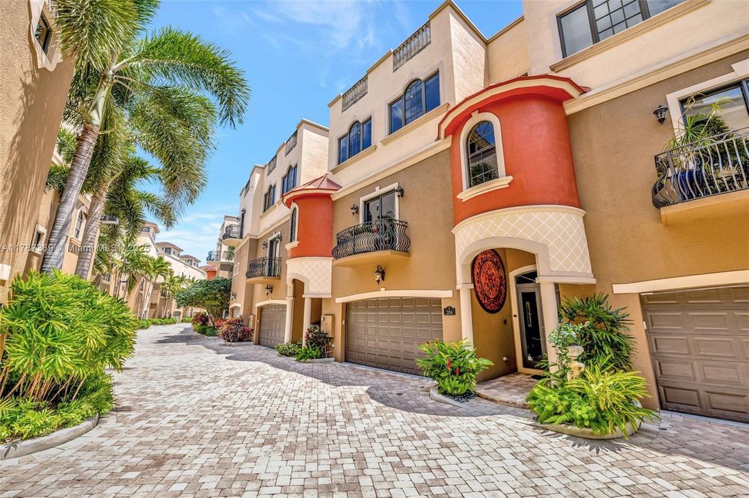 Recently Sold: $1,870,000 (4 beds, 2 baths, 4041 Square Feet)