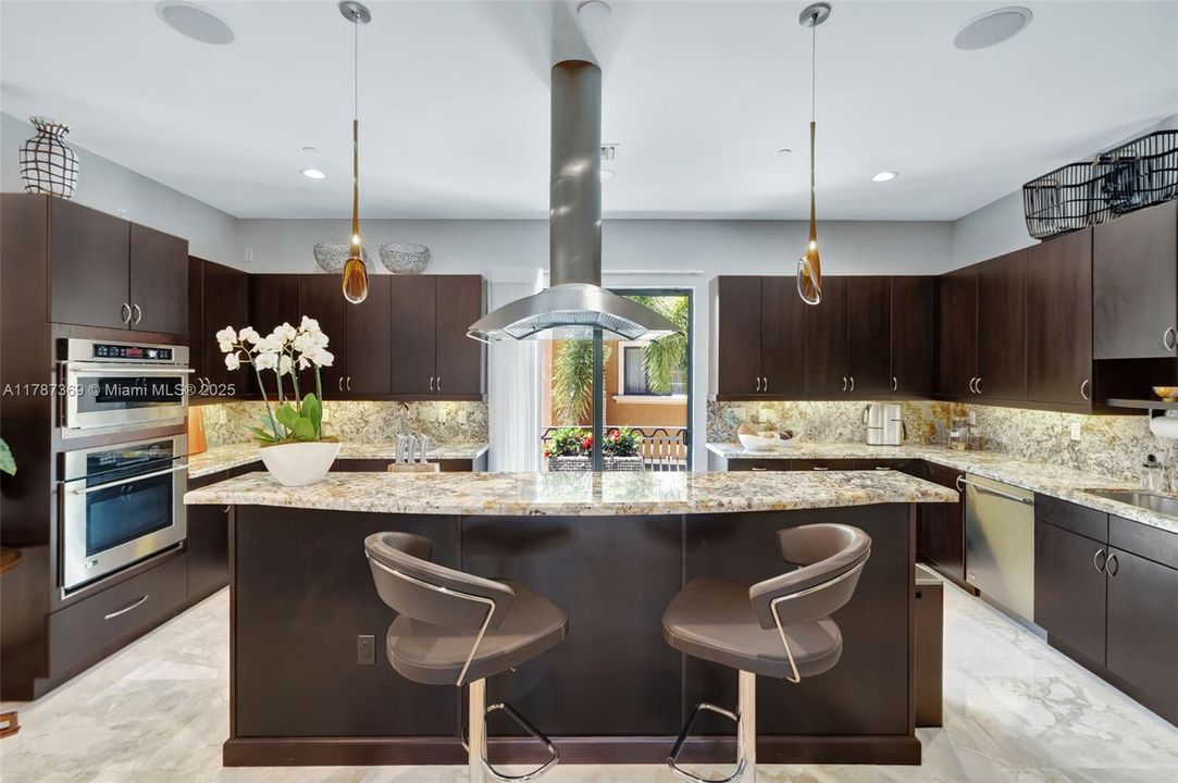 Recently Sold: $1,870,000 (4 beds, 2 baths, 4041 Square Feet)