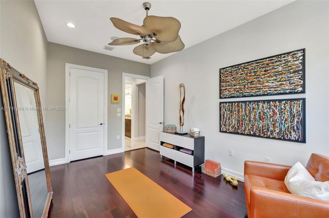 3rd floor: 2nd bedroom