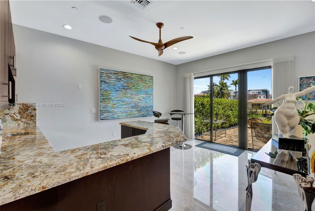 Recently Sold: $1,870,000 (4 beds, 2 baths, 4041 Square Feet)