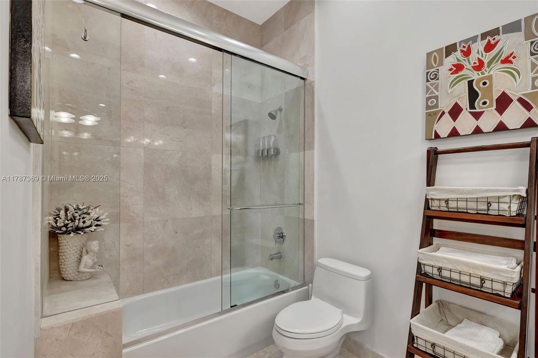 hall bathroom for 2nd and 3rd bed