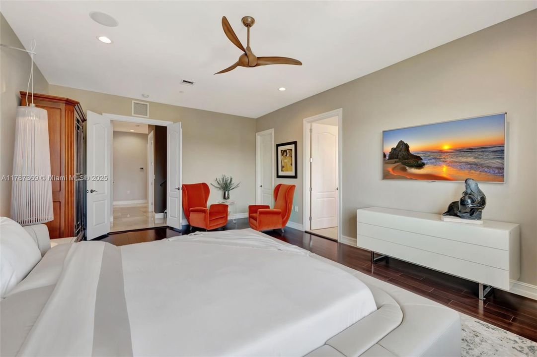 Recently Sold: $1,870,000 (4 beds, 2 baths, 4041 Square Feet)