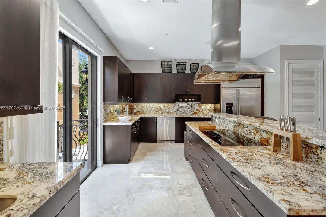 Recently Sold: $1,870,000 (4 beds, 2 baths, 4041 Square Feet)