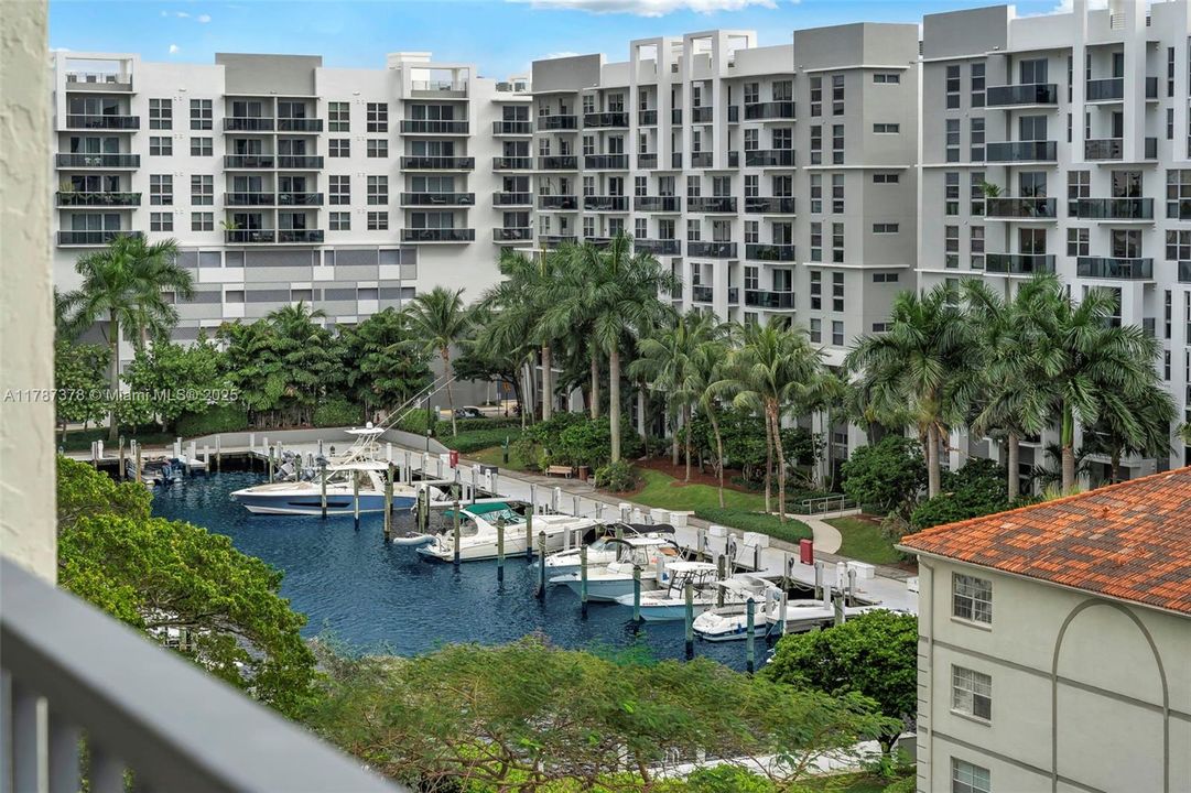 For Sale: $314,900 (1 beds, 1 baths, 1005 Square Feet)