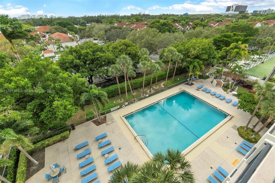 For Sale: $314,900 (1 beds, 1 baths, 1005 Square Feet)