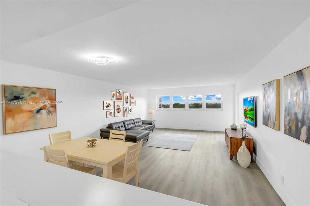 For Sale: $314,900 (1 beds, 1 baths, 1005 Square Feet)