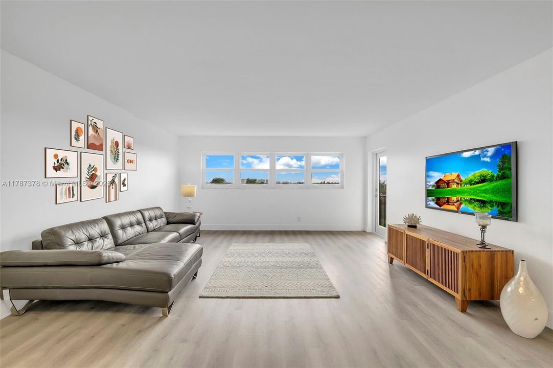 For Sale: $314,900 (1 beds, 1 baths, 1005 Square Feet)