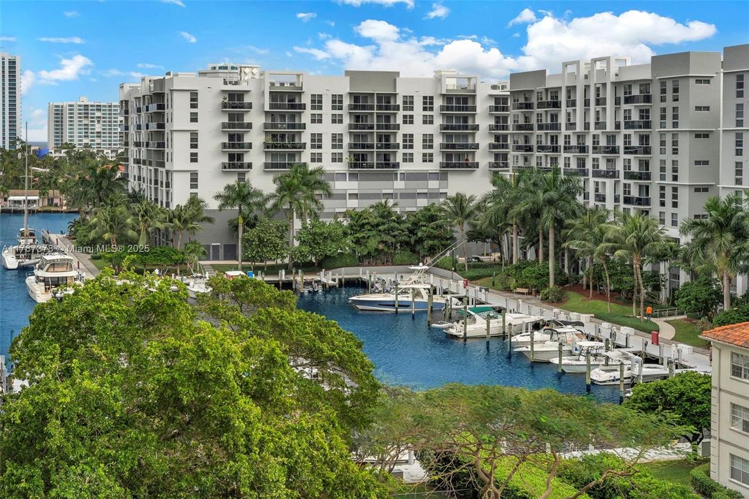 For Sale: $314,900 (1 beds, 1 baths, 1005 Square Feet)