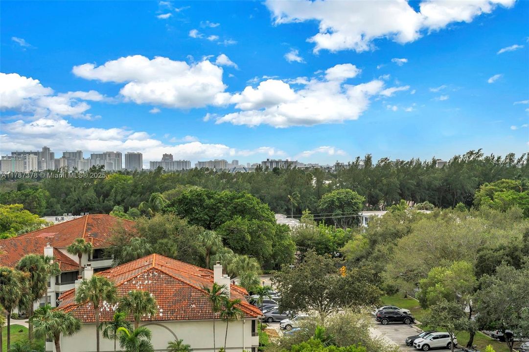 For Sale: $314,900 (1 beds, 1 baths, 1005 Square Feet)
