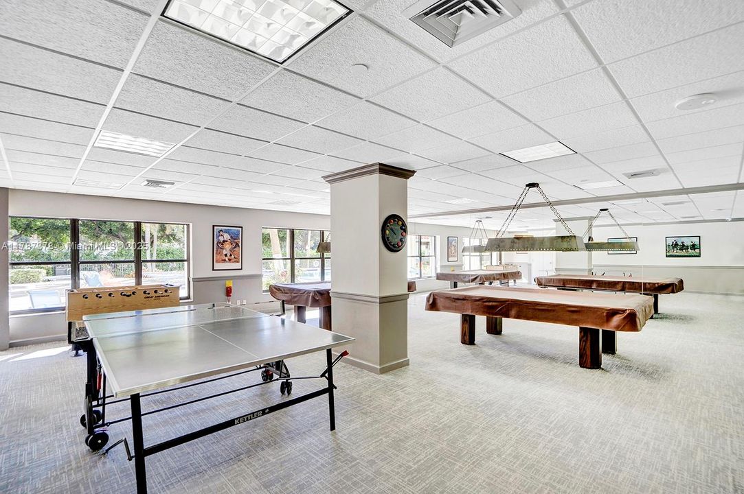 For Sale: $314,900 (1 beds, 1 baths, 1005 Square Feet)