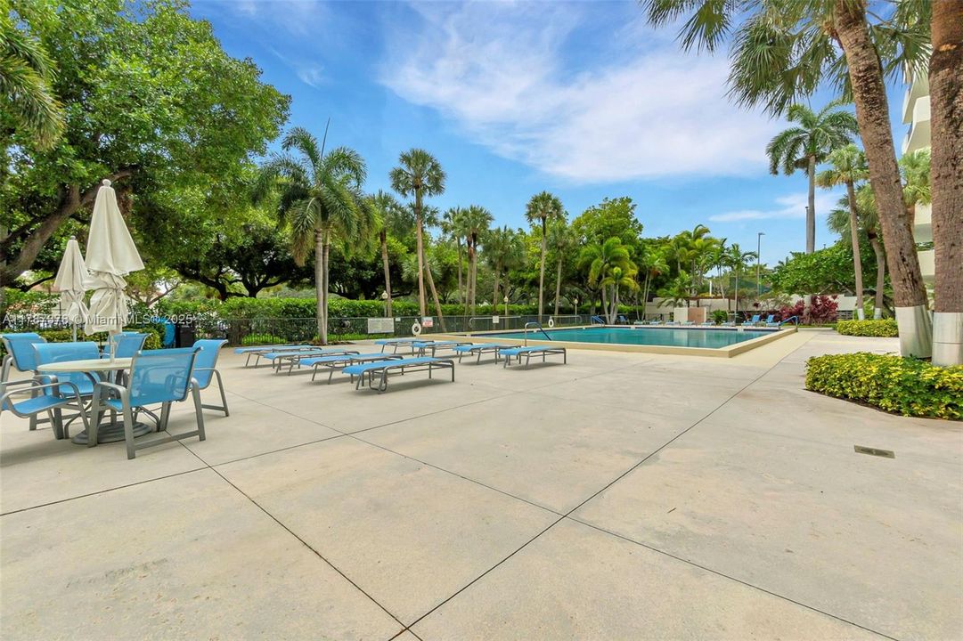 For Sale: $314,900 (1 beds, 1 baths, 1005 Square Feet)