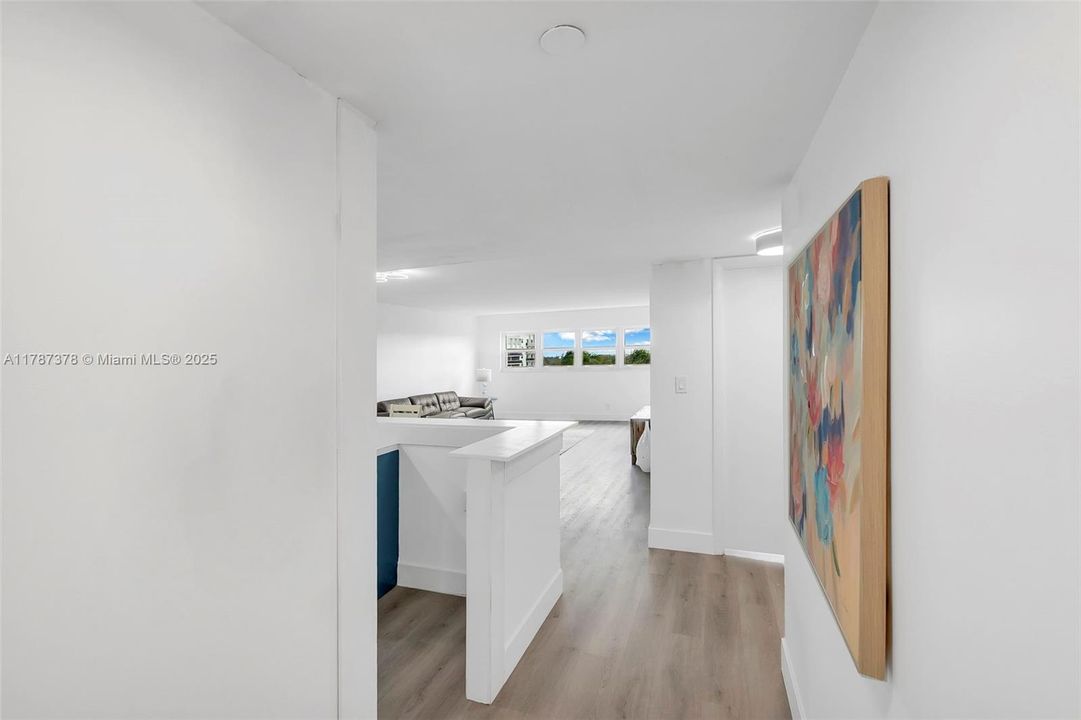 For Sale: $314,900 (1 beds, 1 baths, 1005 Square Feet)