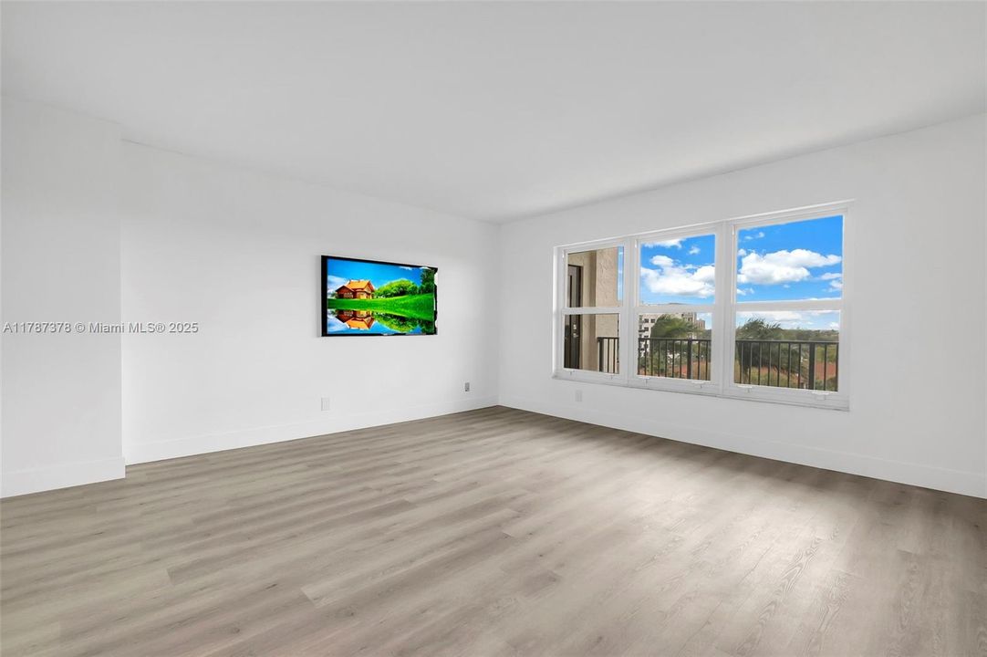 For Sale: $314,900 (1 beds, 1 baths, 1005 Square Feet)