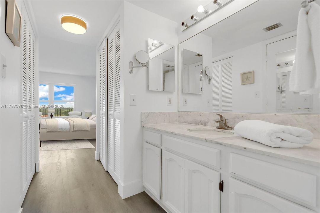 For Sale: $314,900 (1 beds, 1 baths, 1005 Square Feet)