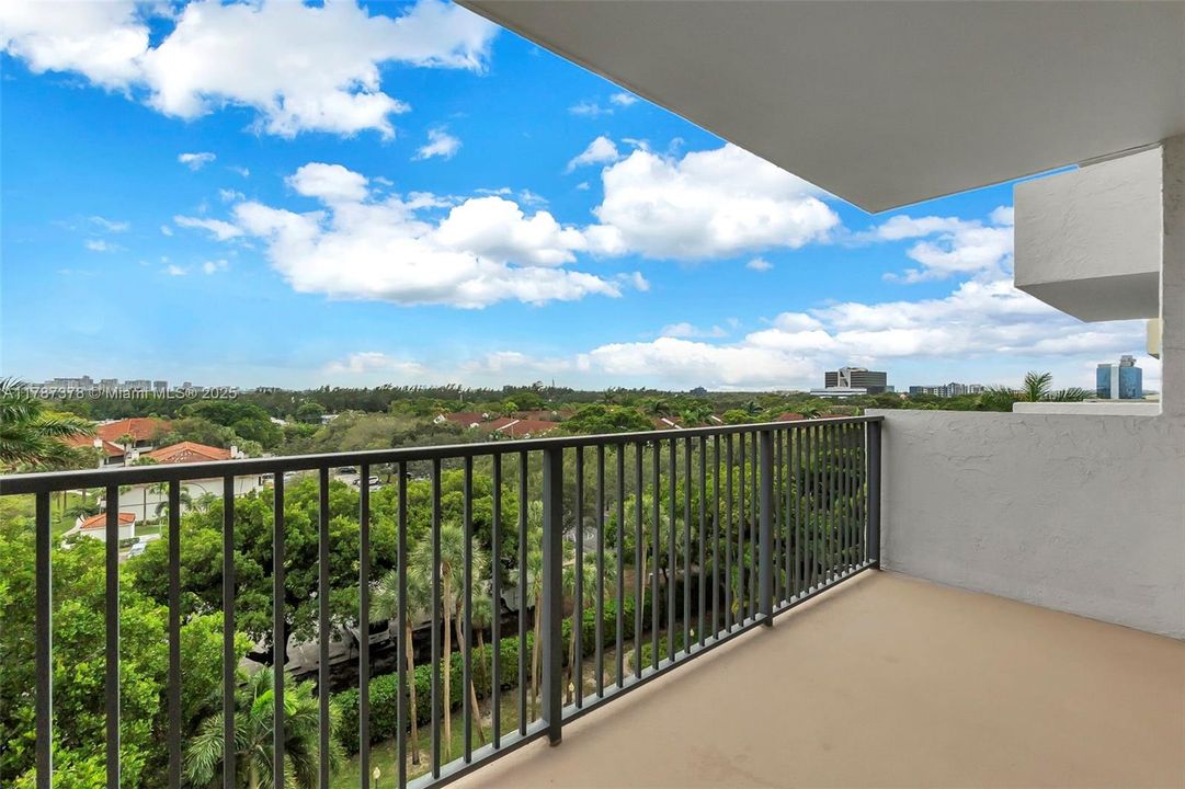 For Sale: $314,900 (1 beds, 1 baths, 1005 Square Feet)