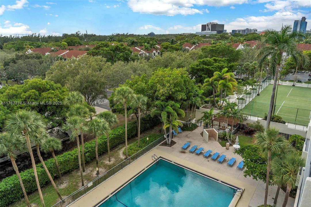 For Sale: $314,900 (1 beds, 1 baths, 1005 Square Feet)