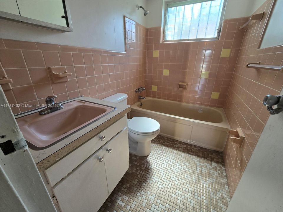 Recently Rented: $1,500 (1 beds, 1 baths, 551 Square Feet)
