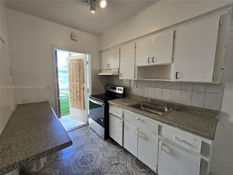 Recently Rented: $1,500 (1 beds, 1 baths, 551 Square Feet)