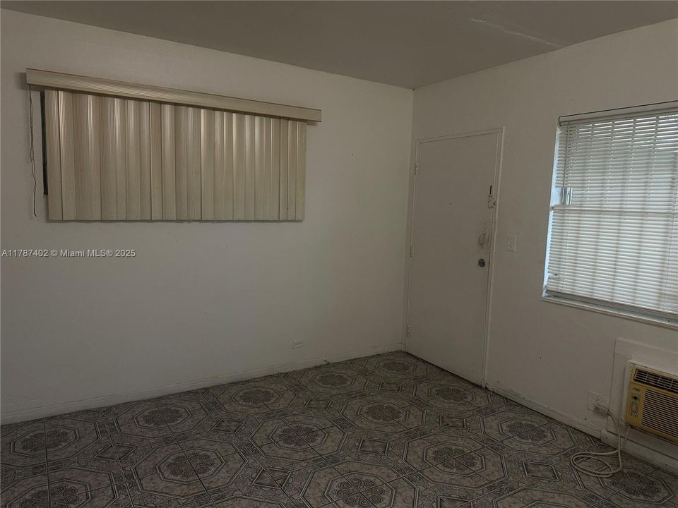 Recently Rented: $1,500 (1 beds, 1 baths, 551 Square Feet)