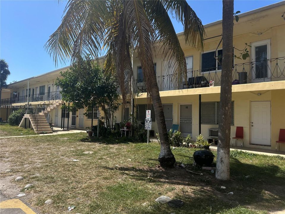 Recently Rented: $1,500 (1 beds, 1 baths, 551 Square Feet)