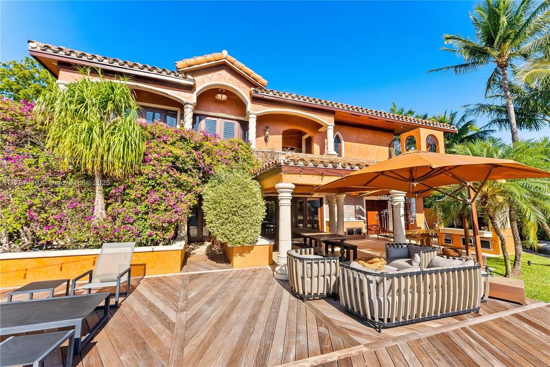 For Sale: $7,000,000 (5 beds, 5 baths, 5845 Square Feet)