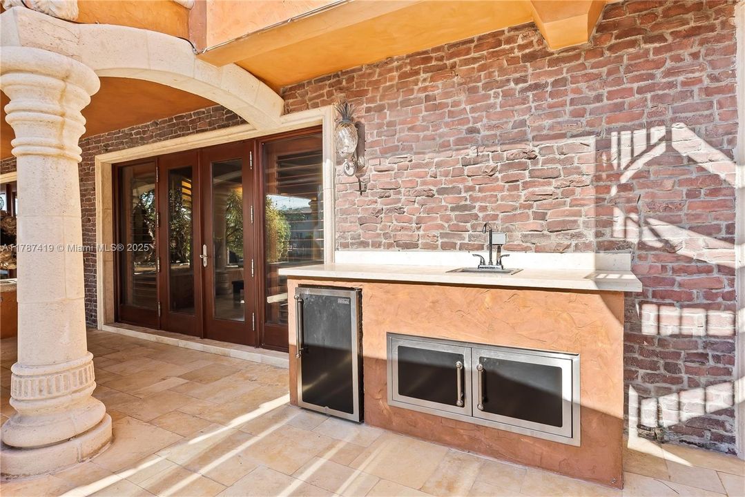 For Sale: $7,000,000 (5 beds, 5 baths, 5845 Square Feet)