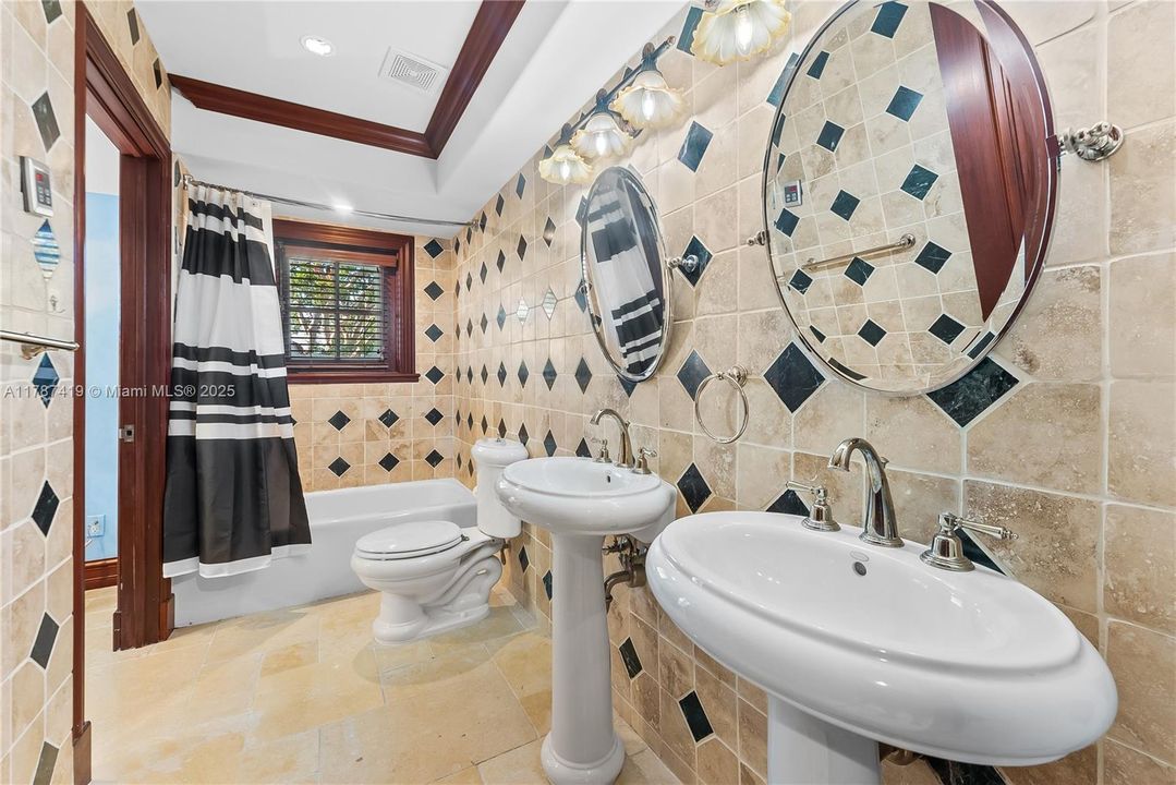 For Sale: $7,000,000 (5 beds, 5 baths, 5845 Square Feet)