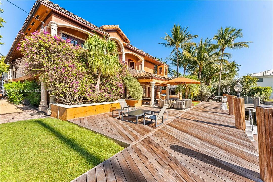 For Sale: $7,000,000 (5 beds, 5 baths, 5845 Square Feet)