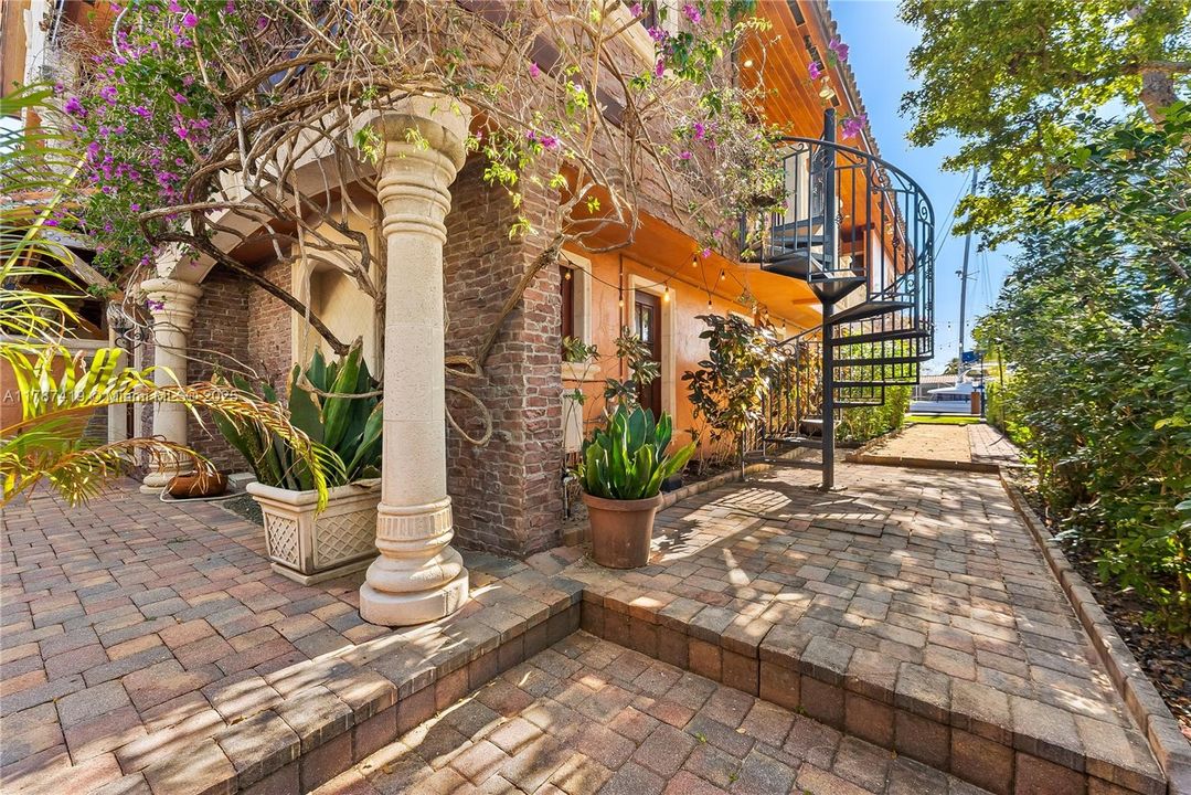 For Sale: $7,000,000 (5 beds, 5 baths, 5845 Square Feet)