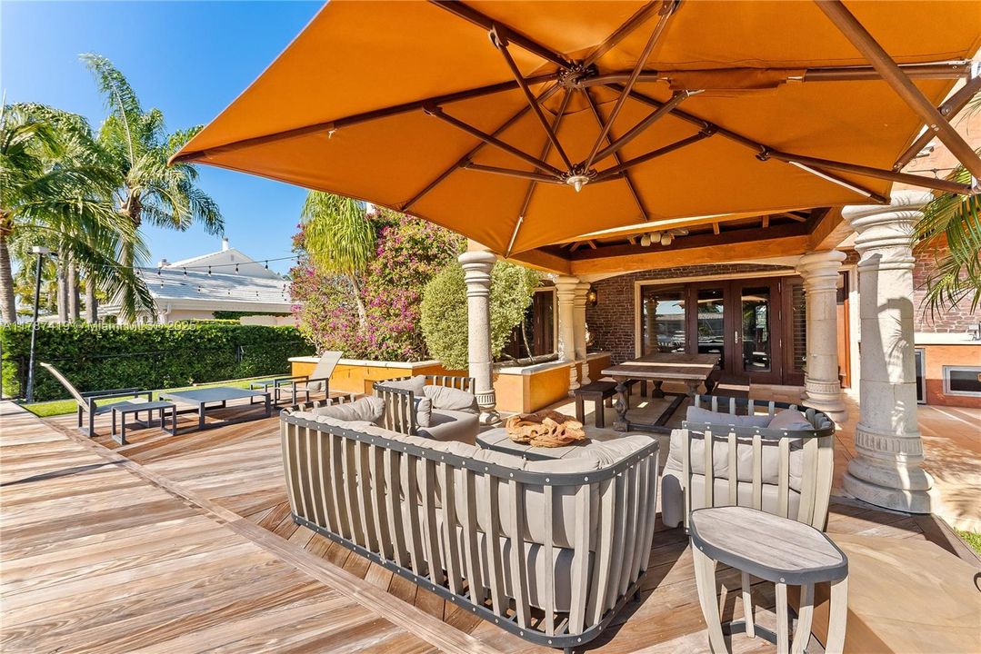 For Sale: $7,000,000 (5 beds, 5 baths, 5845 Square Feet)