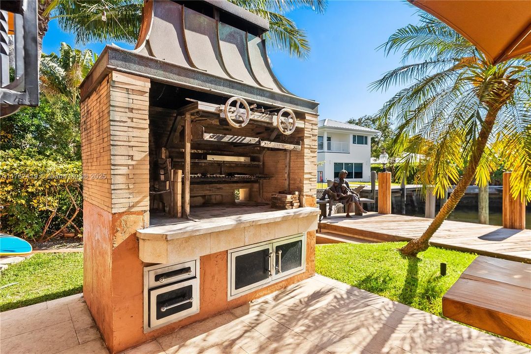 For Sale: $7,000,000 (5 beds, 5 baths, 5845 Square Feet)