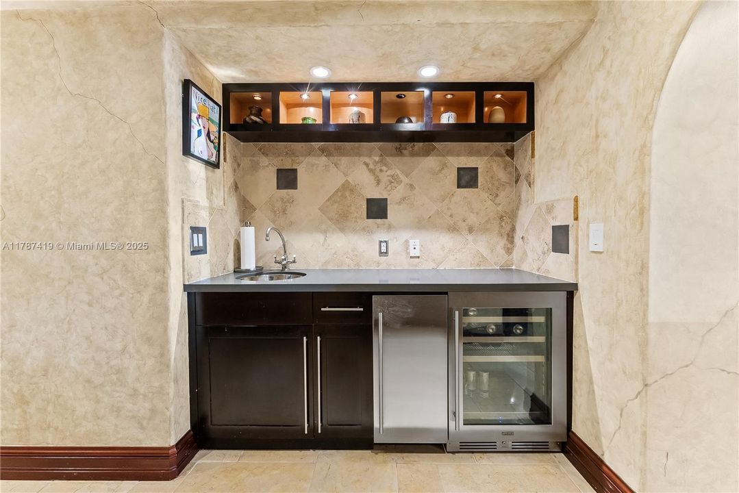 For Sale: $7,000,000 (5 beds, 5 baths, 5845 Square Feet)