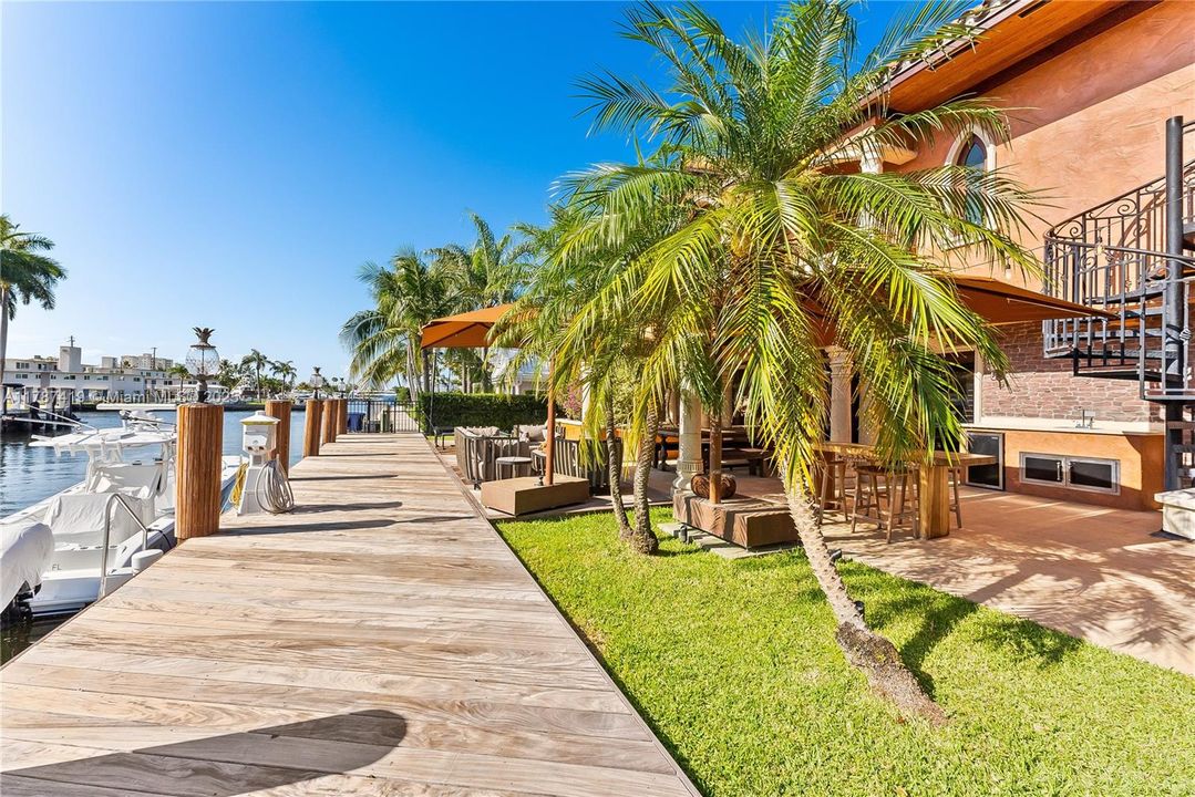 For Sale: $7,000,000 (5 beds, 5 baths, 5845 Square Feet)