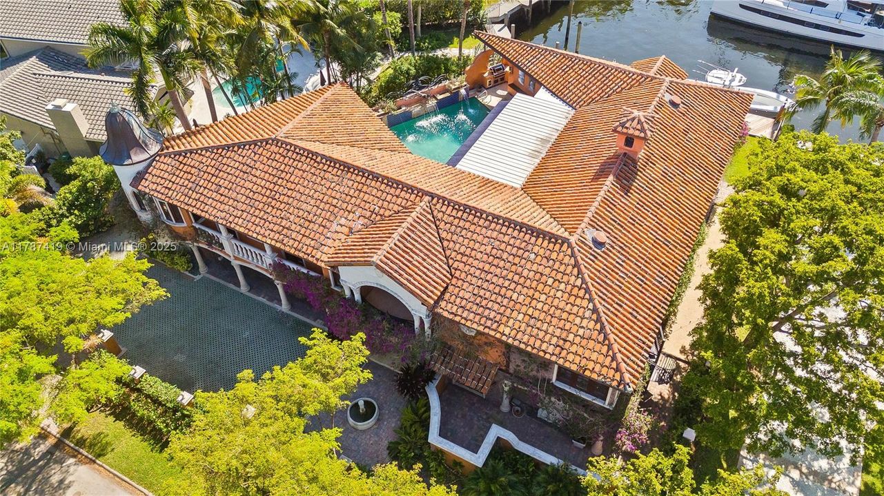 For Sale: $7,000,000 (5 beds, 5 baths, 5845 Square Feet)