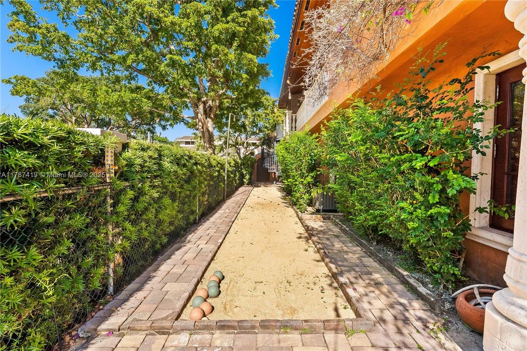 For Sale: $7,000,000 (5 beds, 5 baths, 5845 Square Feet)