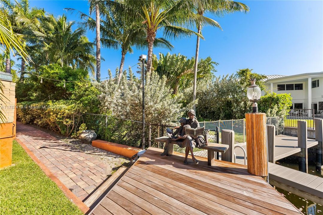 For Sale: $7,000,000 (5 beds, 5 baths, 5845 Square Feet)