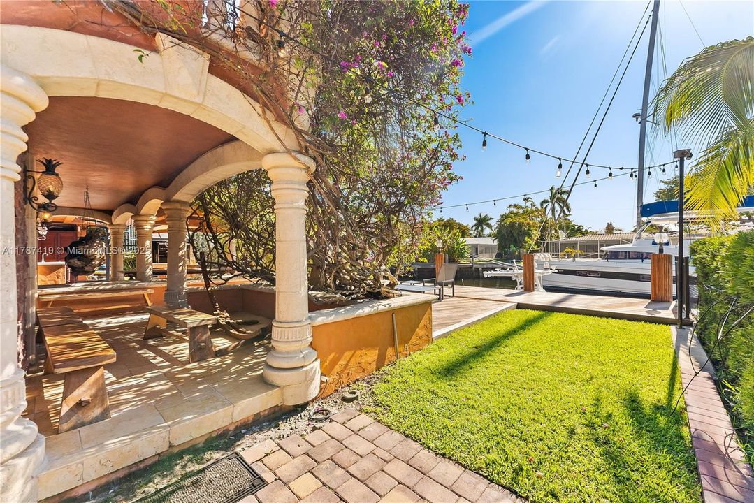 For Sale: $7,000,000 (5 beds, 5 baths, 5845 Square Feet)